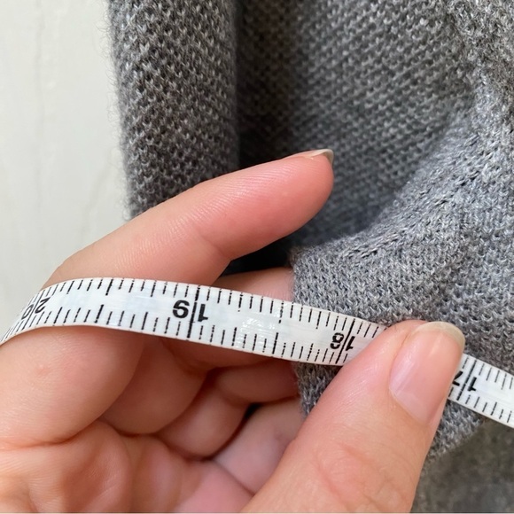 Everlane Gray Crew Neck Sweater - Picture 4 of 6